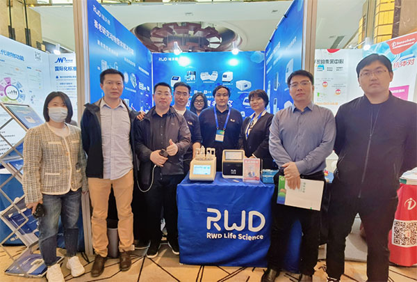 必威官方首页官网betway现场人员合影