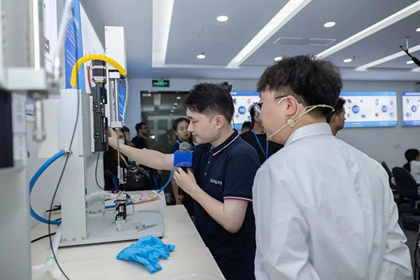 必威官方首页官网betway动物手术与造模方案负责人打击器实操演示