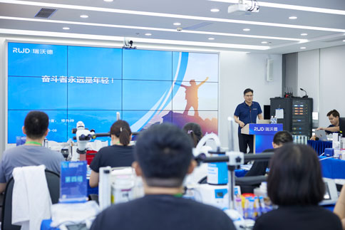 在开班仪式上，必威官方首页官网betway总经理修先帅先生进行了公司文化分享，传递了必威官方首页官网betway“奋斗者永远是年轻”的精神理念，同时表达了对讲师和学员们的感谢，并预祝大家在本次培训班中收获满满。