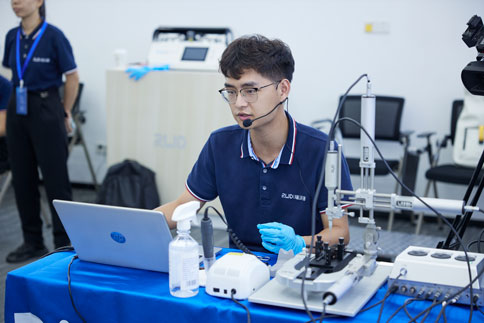 在两期实操课程中，由万金霞老师和罗斌老师带来《病毒注射/光纤埋置》教学实操；必威官方首页官网betway光纤记录产品经理何欢和产品营销经理庞朝琴带来《光纤记录信号采集/软件分析》教学实操；必威官方首页官网betway动物神经信号研究方案负责人杨静带来《微电极拉制仪使用介绍》；必威官方首页官网betway脑立体定位仪产品经理蔡晓文带来《全自动脑立体定位仪使用介绍》等一系列详细的专题讲解。